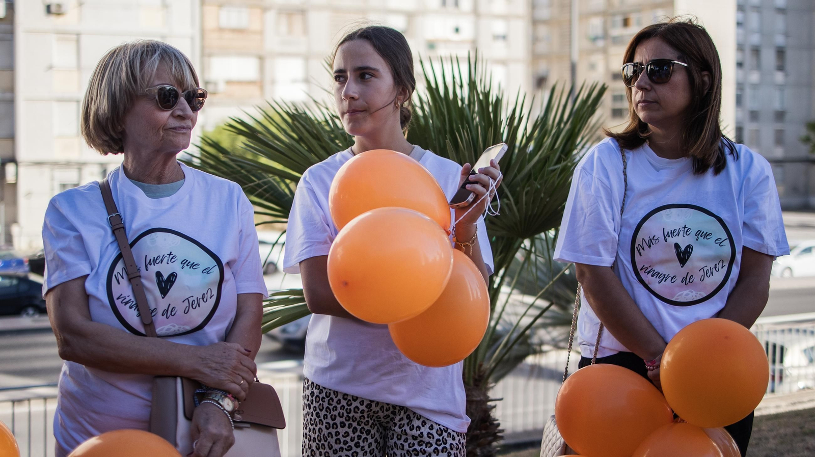 Familia y amigos de Alba Barrera la sorprenden a los pies de su habitación en el Hospital de Jerez