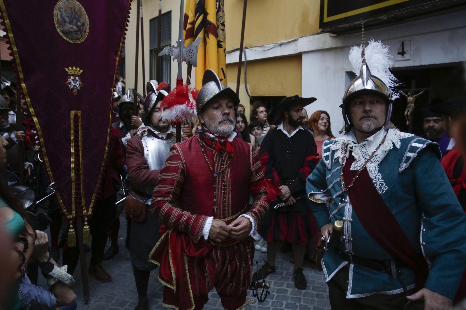 Salida por las calles de Sevilla del "Tercio de Olivares".