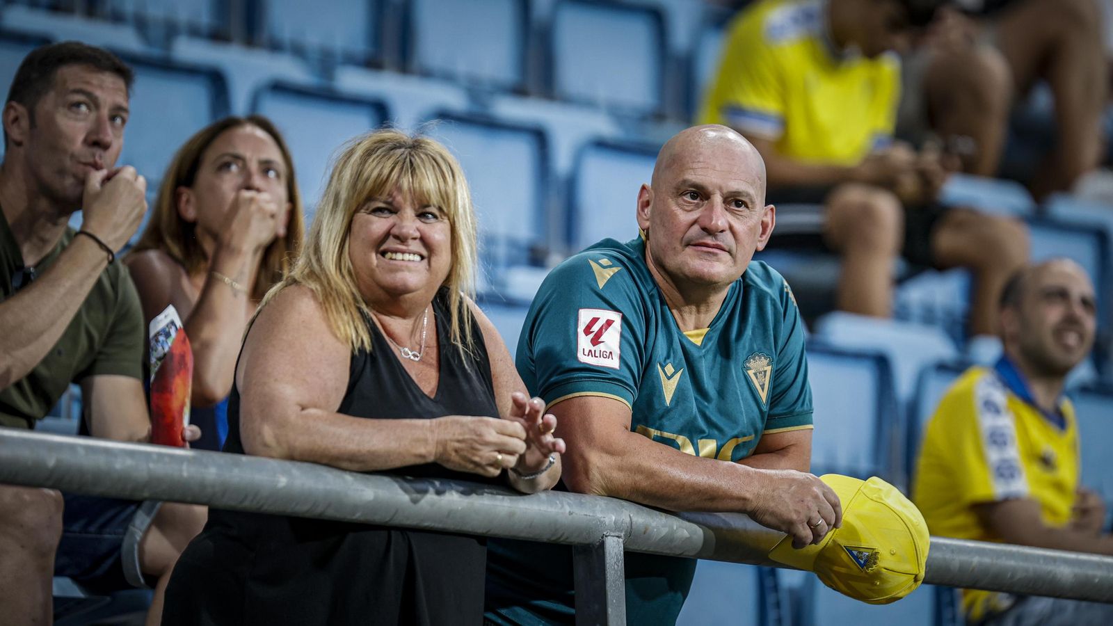 Búscate entre las fotos del partido de fútbol entre Cádiz CF y Real Zaragoza