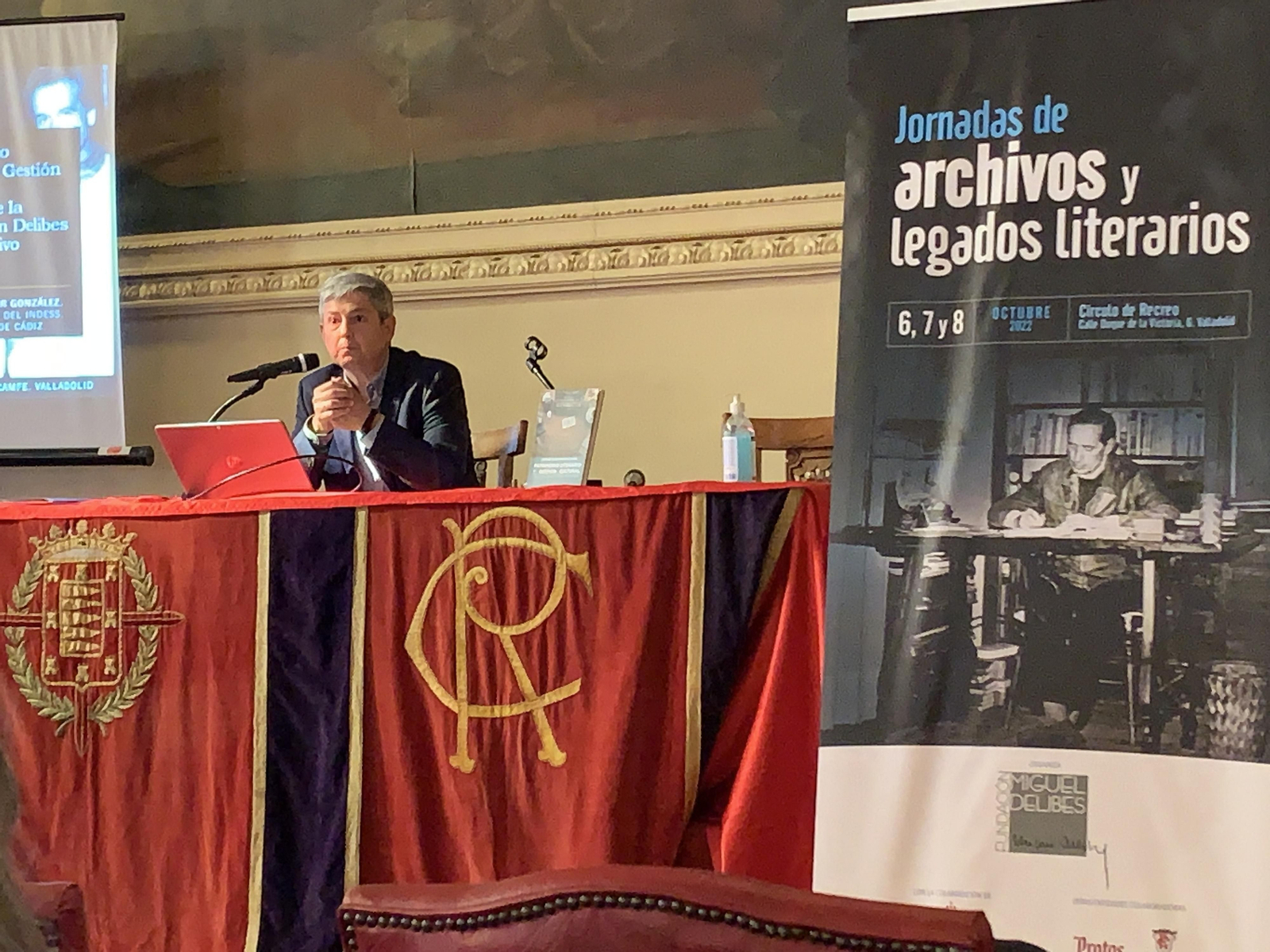 El investigador de la UCA Antonio Javier González Rueda, durante su ponencia en la Fundación Delibes.