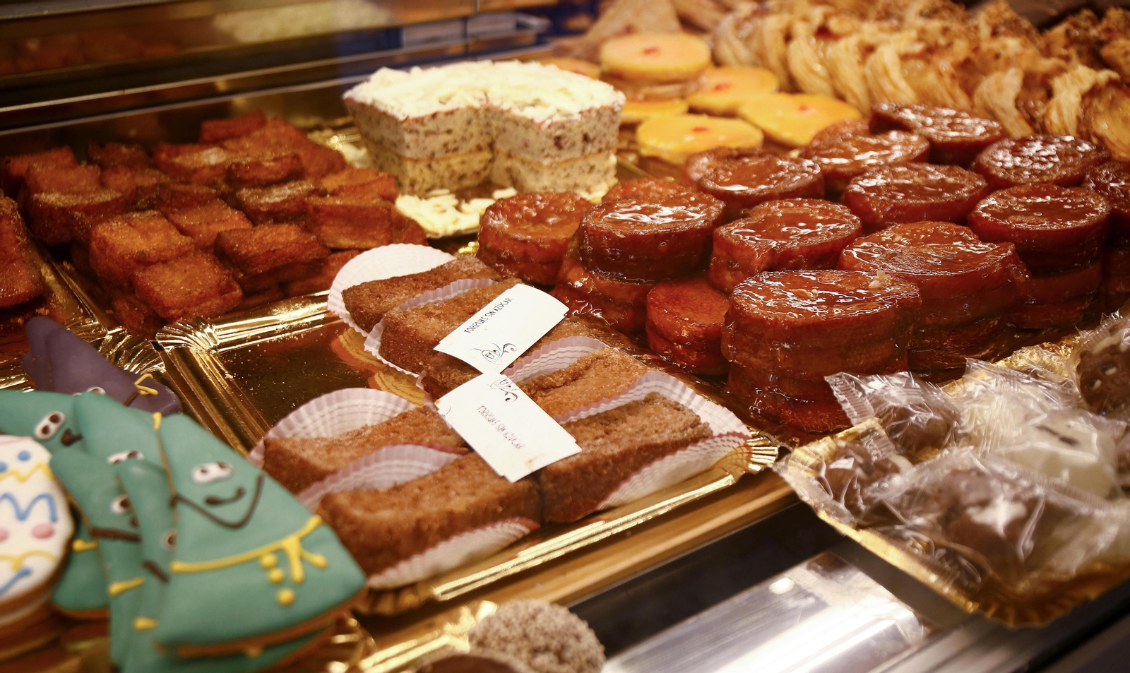 Llorar las penas con una torrija entre los dientes, pues ni tan mal, la verdad.