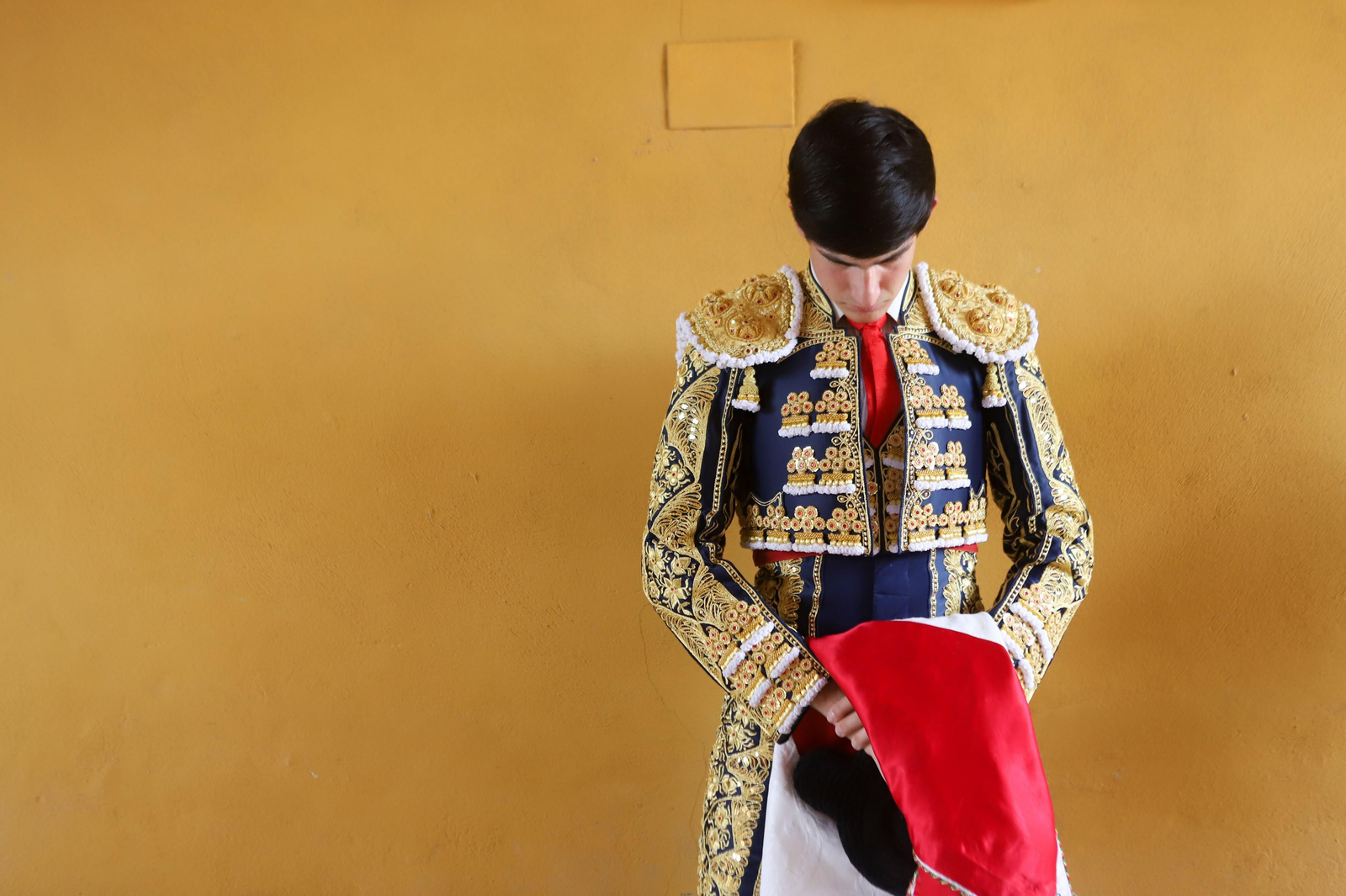 Imágenes de la novillada previa a la Semana Santa en la plaza de toros de La Línea