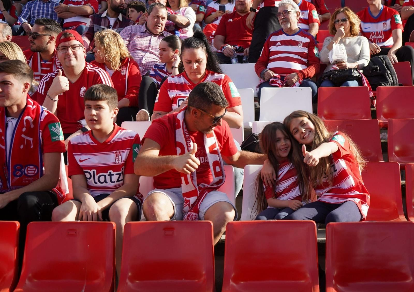 Encuéntrate en la grada en el Granada CF - Real Oviedo