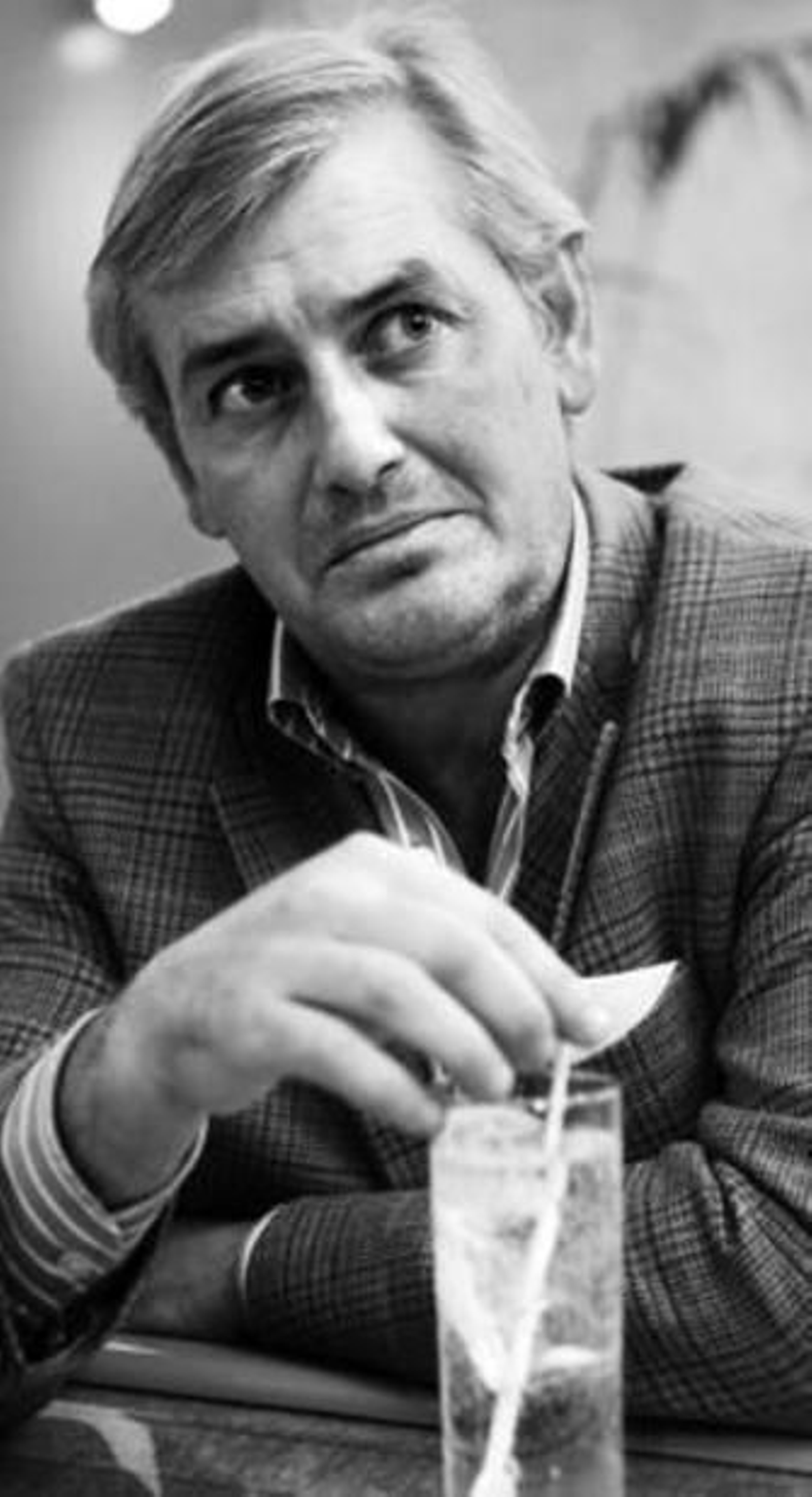 Paco Pérez, en el hotel Don Paco, con un gin-tonic.