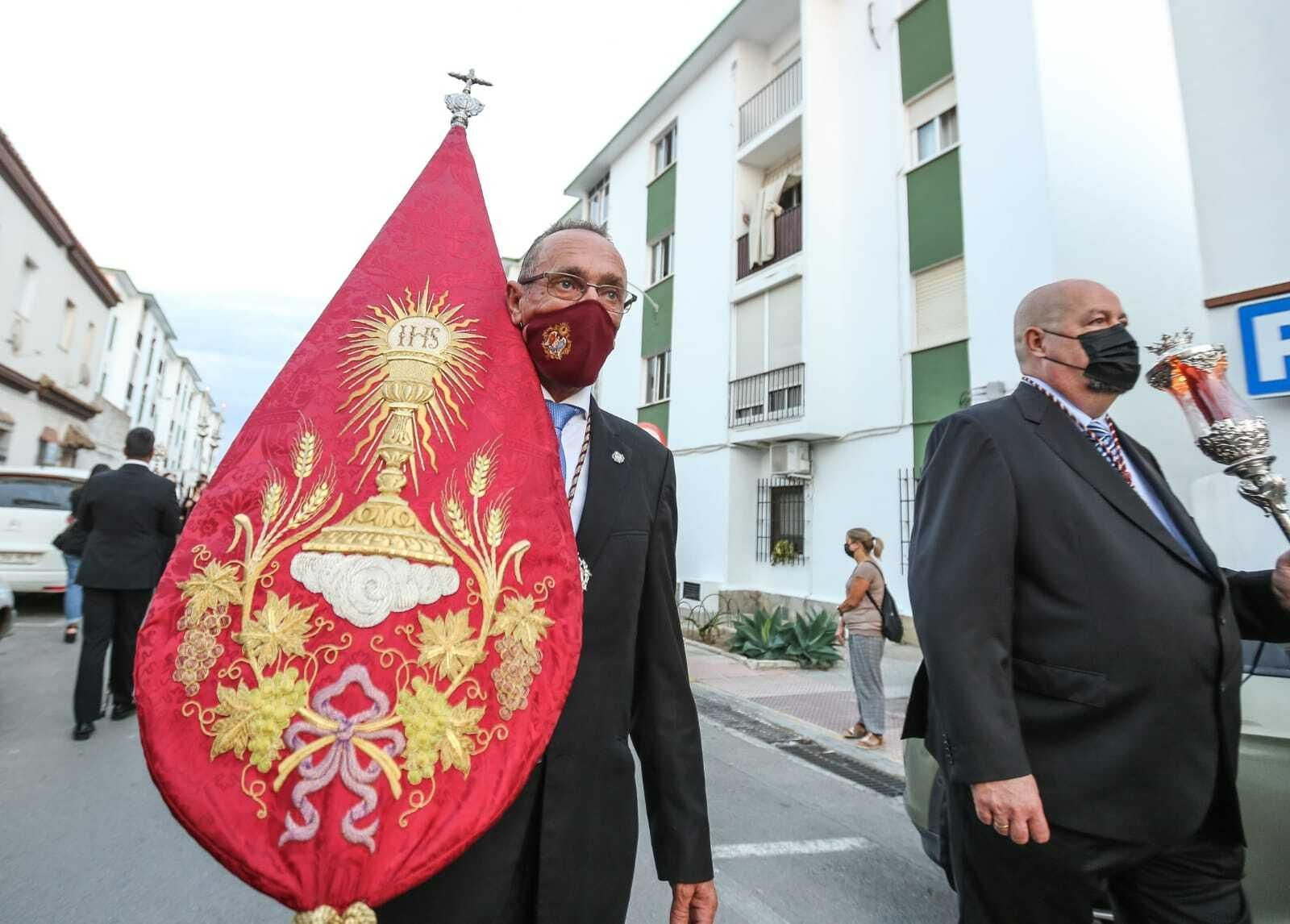 Primera salida de una imagen cofrade por las calles de Chiclana desde el inicio de la pandemia.