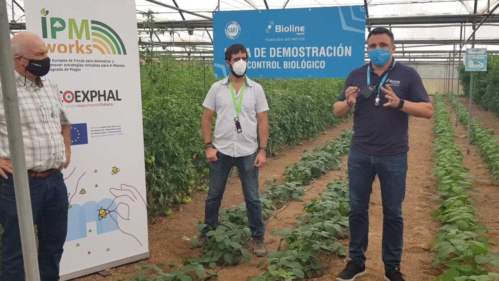 Jan van der Blom y Eduardo Crisol de Coexphal con Manuel Gómez, responsable de I + D de Bioline Iberia