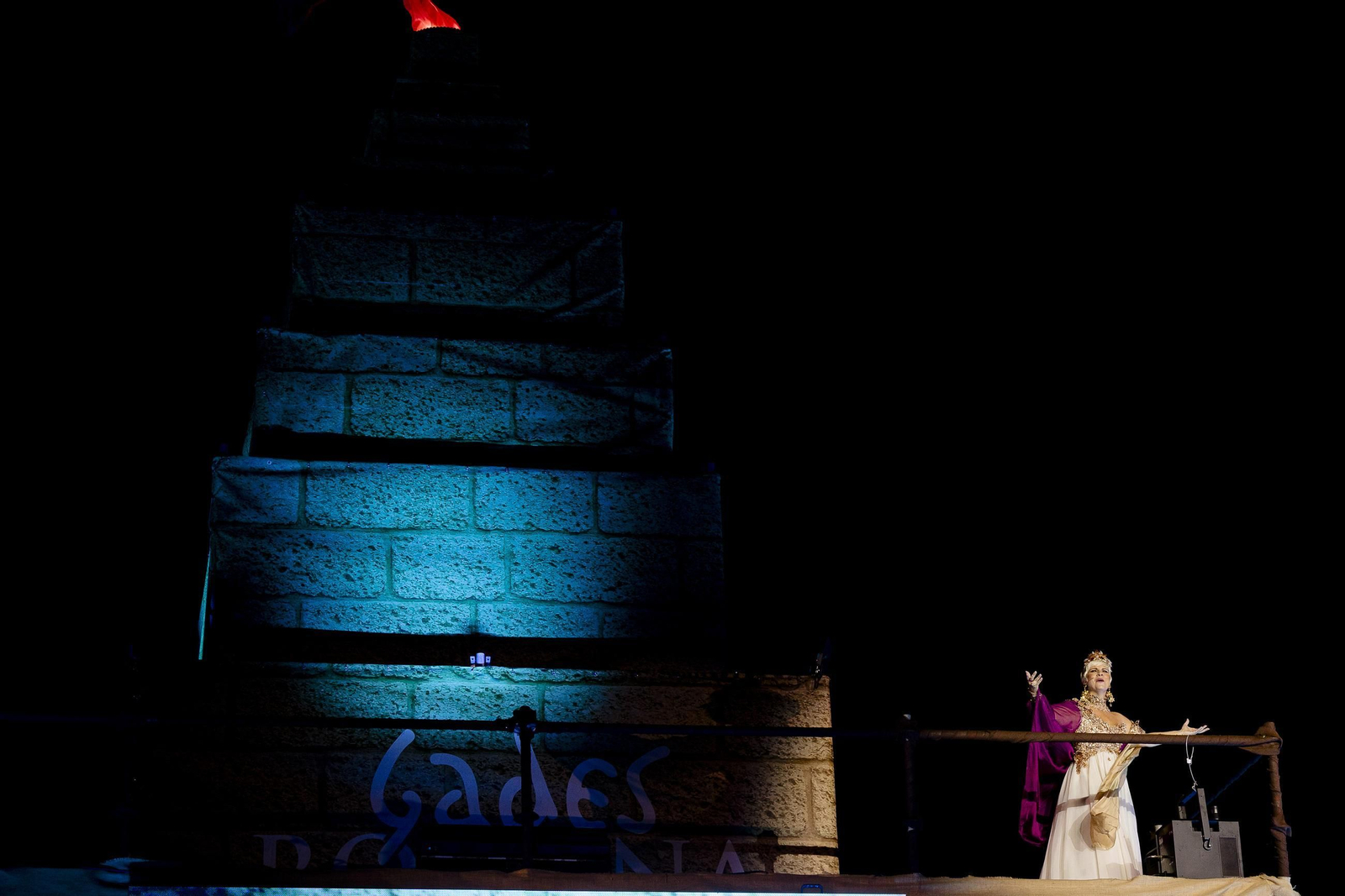 Las imágenes de "Foedus, Gaditanorum", el espectáculo de clausura del festival Cádiz Romana en las Puertas de Tierra