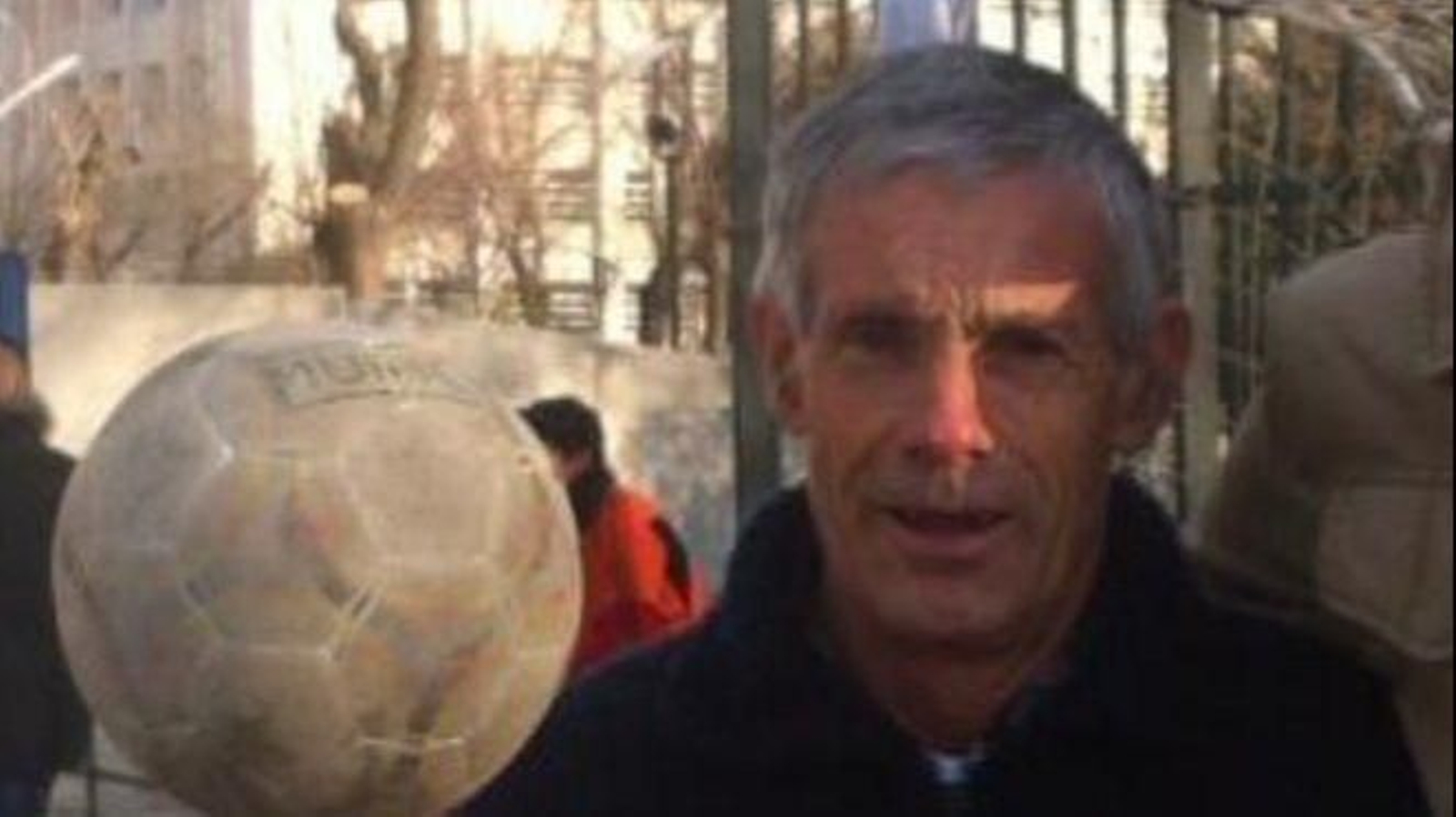 Paquillo en un campo de fútbol sala en Fuentenueva