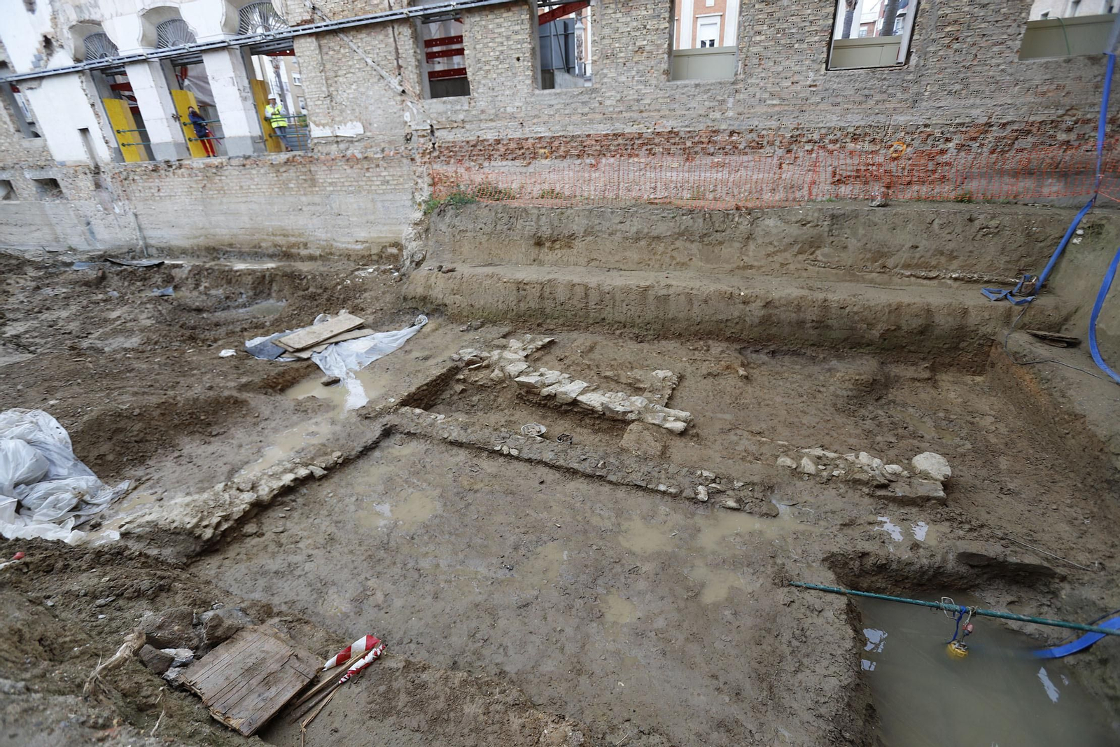 Imágenes de los restos arqueológicos hallados en el solar del antiguo edificio de Hacienda