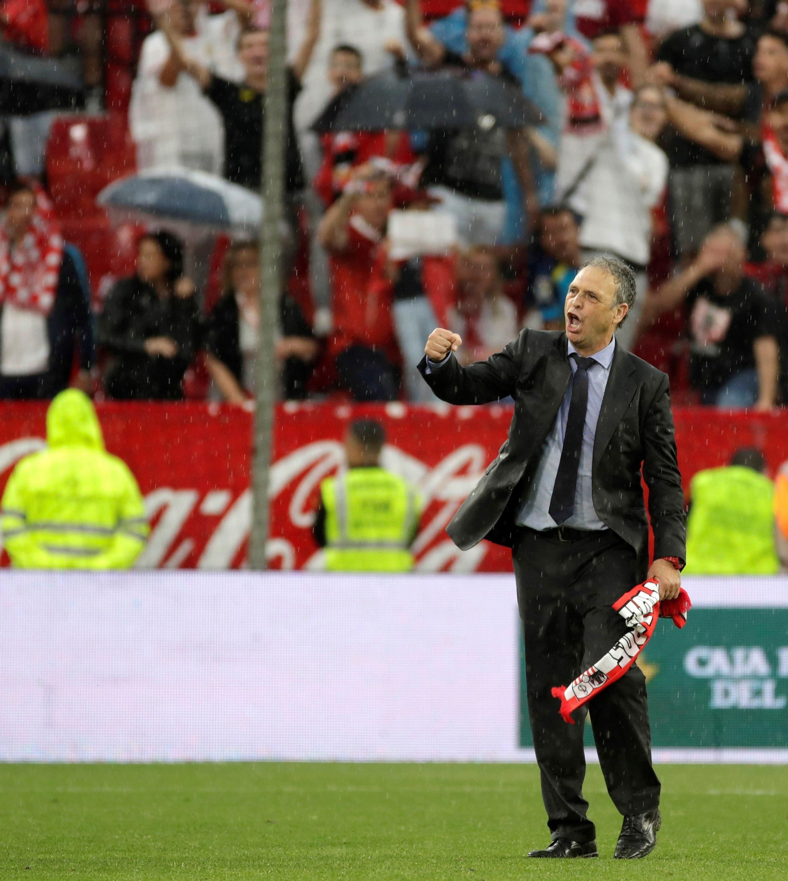 Caparrós acudió presto para arreglar un extraño entuerto