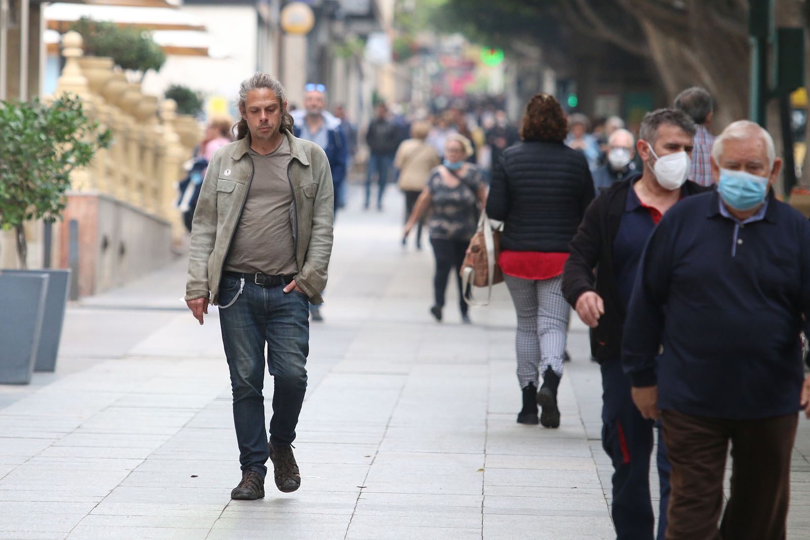 Viandantes en Almería.