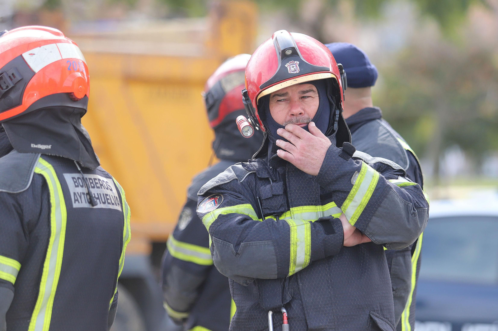 Imágenes del atrincherado que amenazaba con hacer estallar una bombona en el Torrejón, Huelva