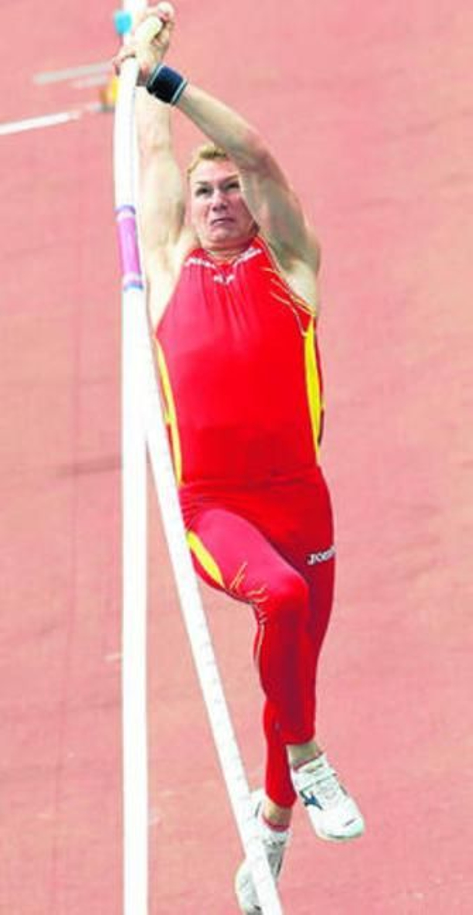 Bychkov, en uno de los saltos con los que accedió a la final.