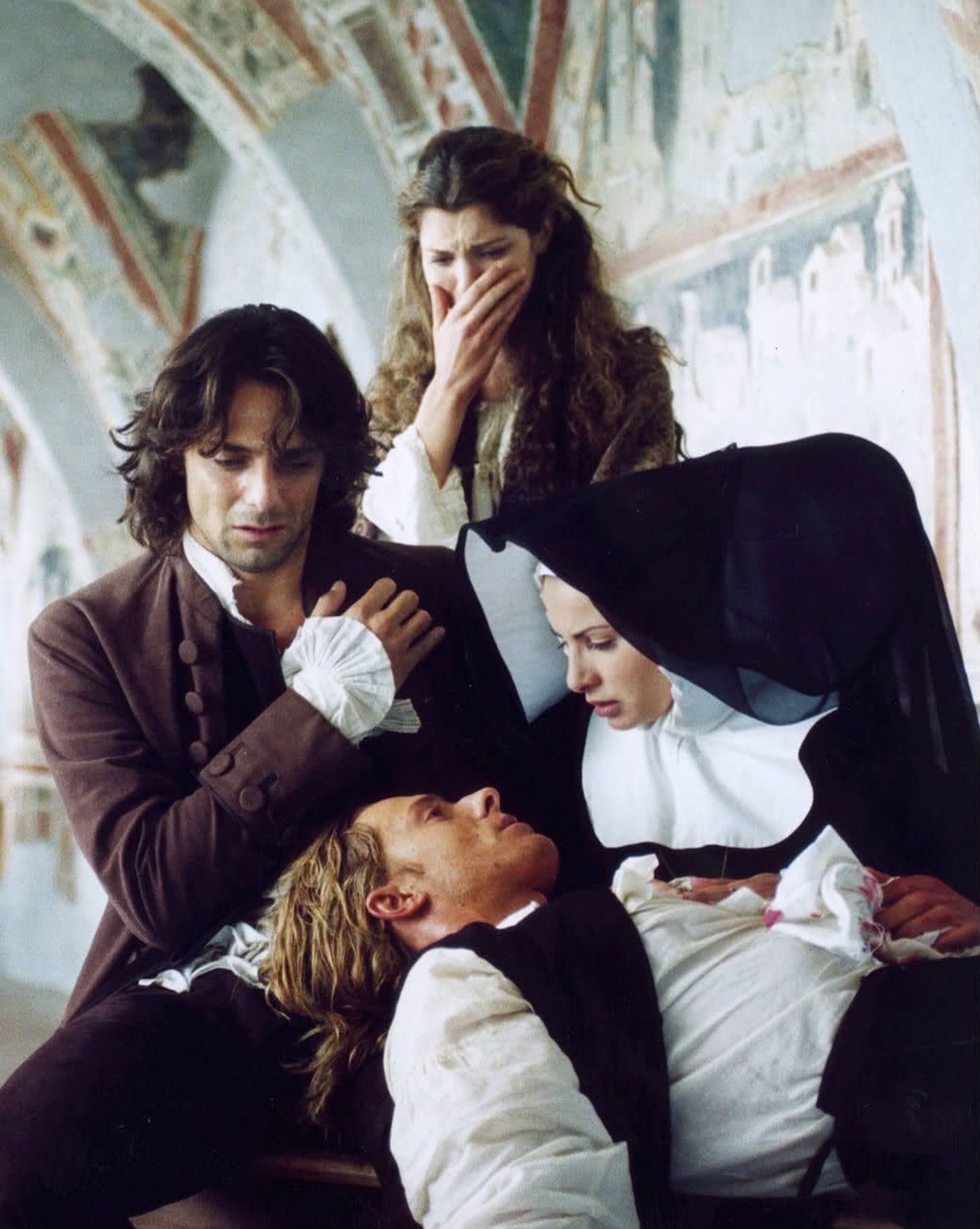 Desfasada foto promocional de 'Elisa de Rivombrosa', serie italiana de 2003.