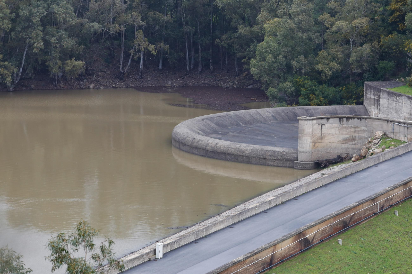 Desembalse del pantano de Guadarranque tras la borrasca Martinho, en imágenes