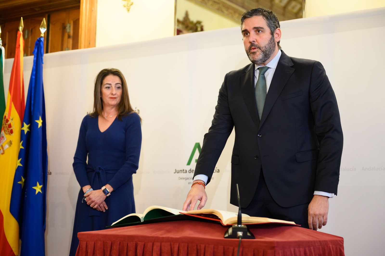 Juan José Alonso en el momento de la toma de posesión.