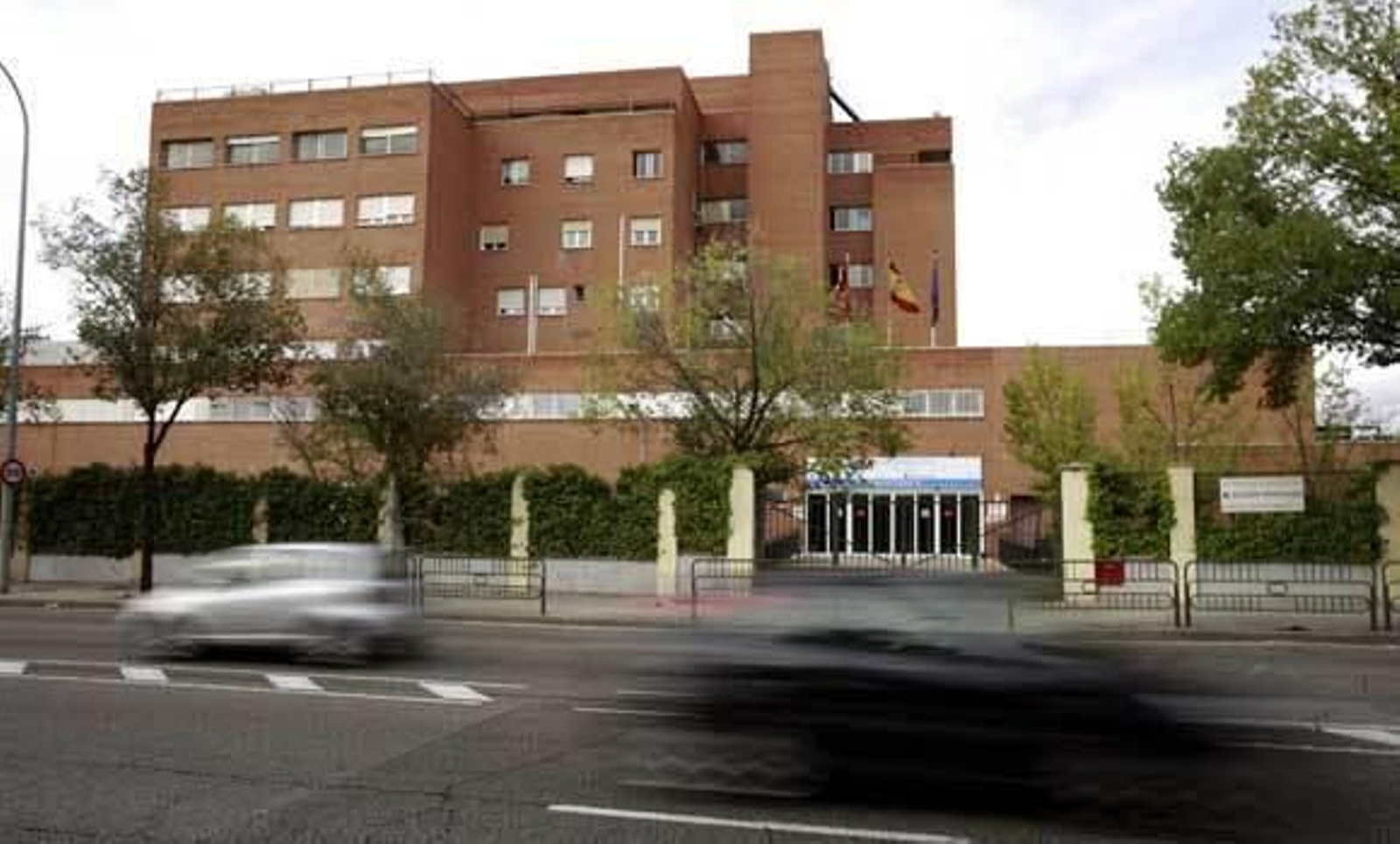 La auxiliar de enfermería contagiada de ébola está consciente y habla con el equipo médico