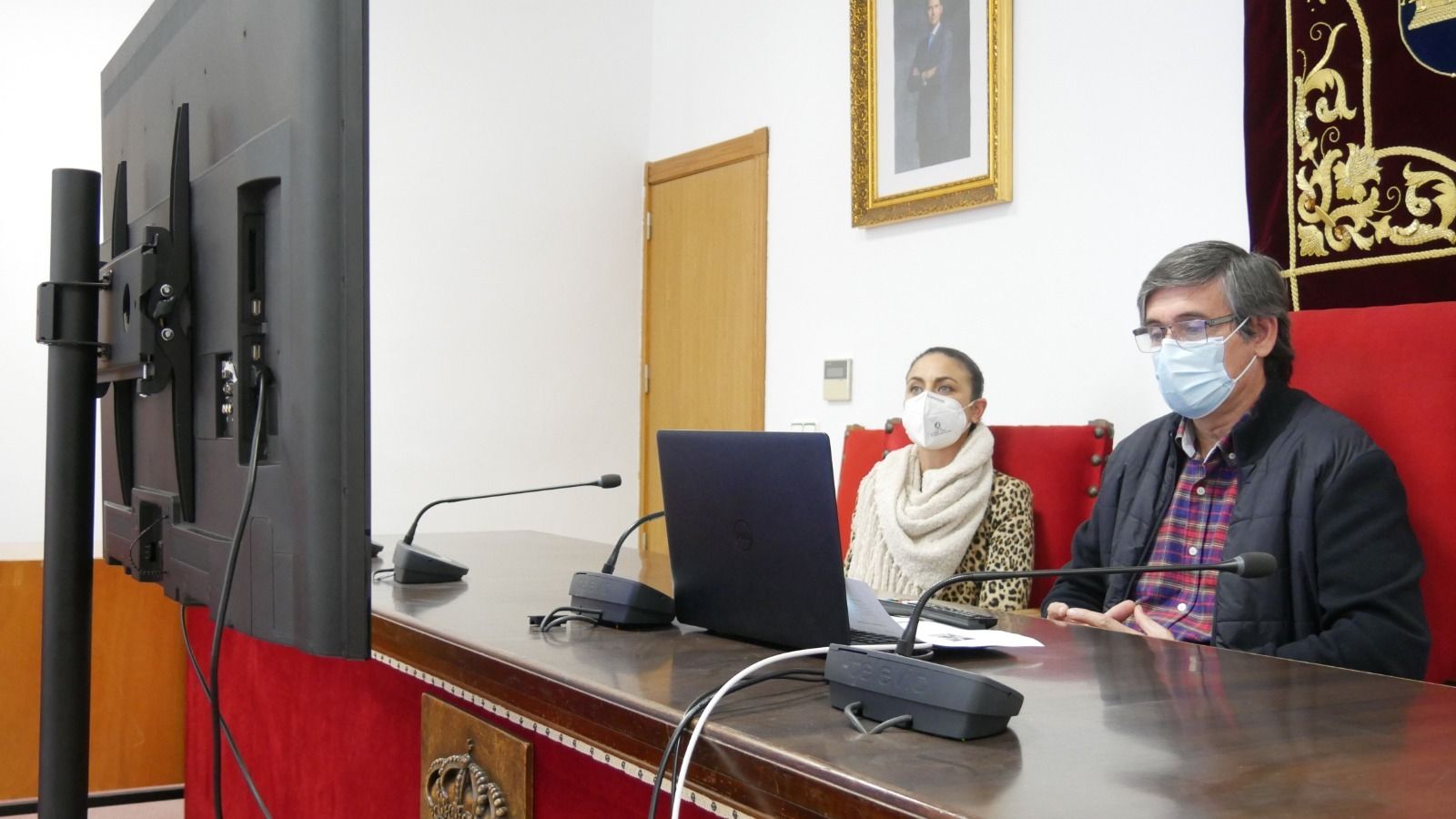 La concejal Elisa Fernández junto al alcalde Manuel Cortés.