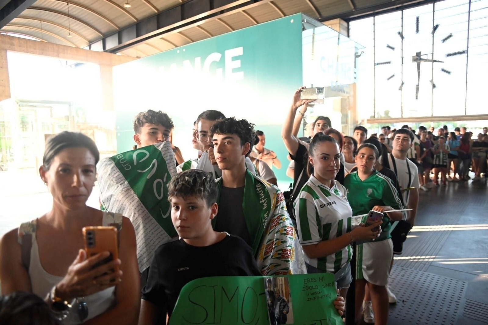 Las mejores fotos del recibimiento al Córdoba CF tras su partido en Barcelona