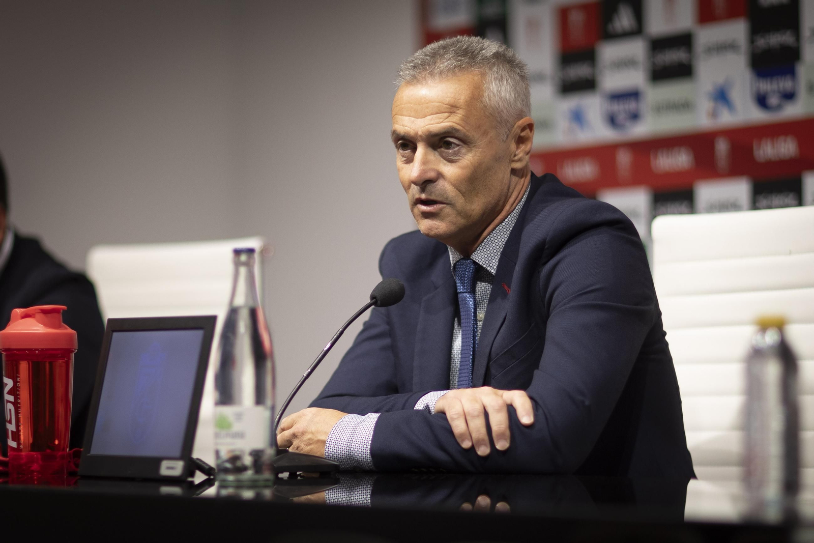 Fran Escribá durante su presentación como nuevo entrenador del Granada CF.