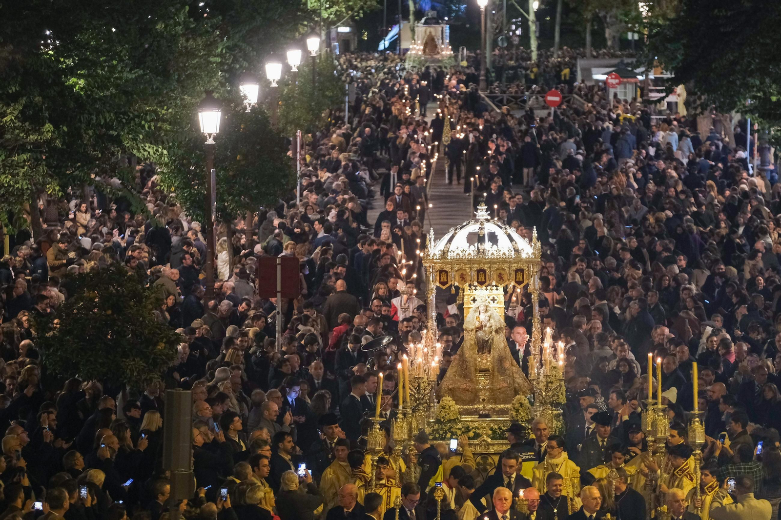 Imágenes de la procesión Magna, desde la Torre del Oro