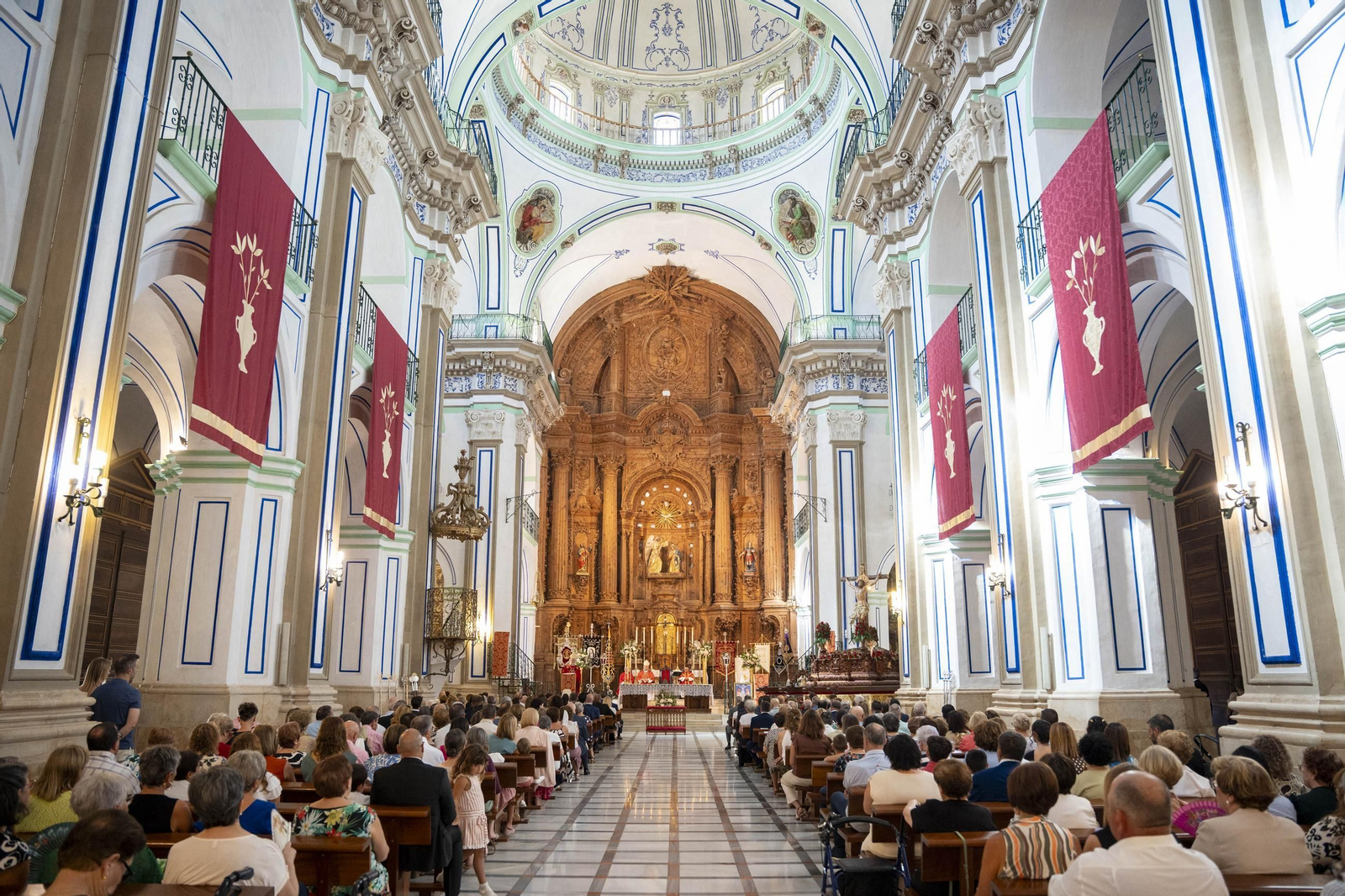 Eucaristía y procesión de Exaltación de la Cruz en la localidad de Vélez-Rubio