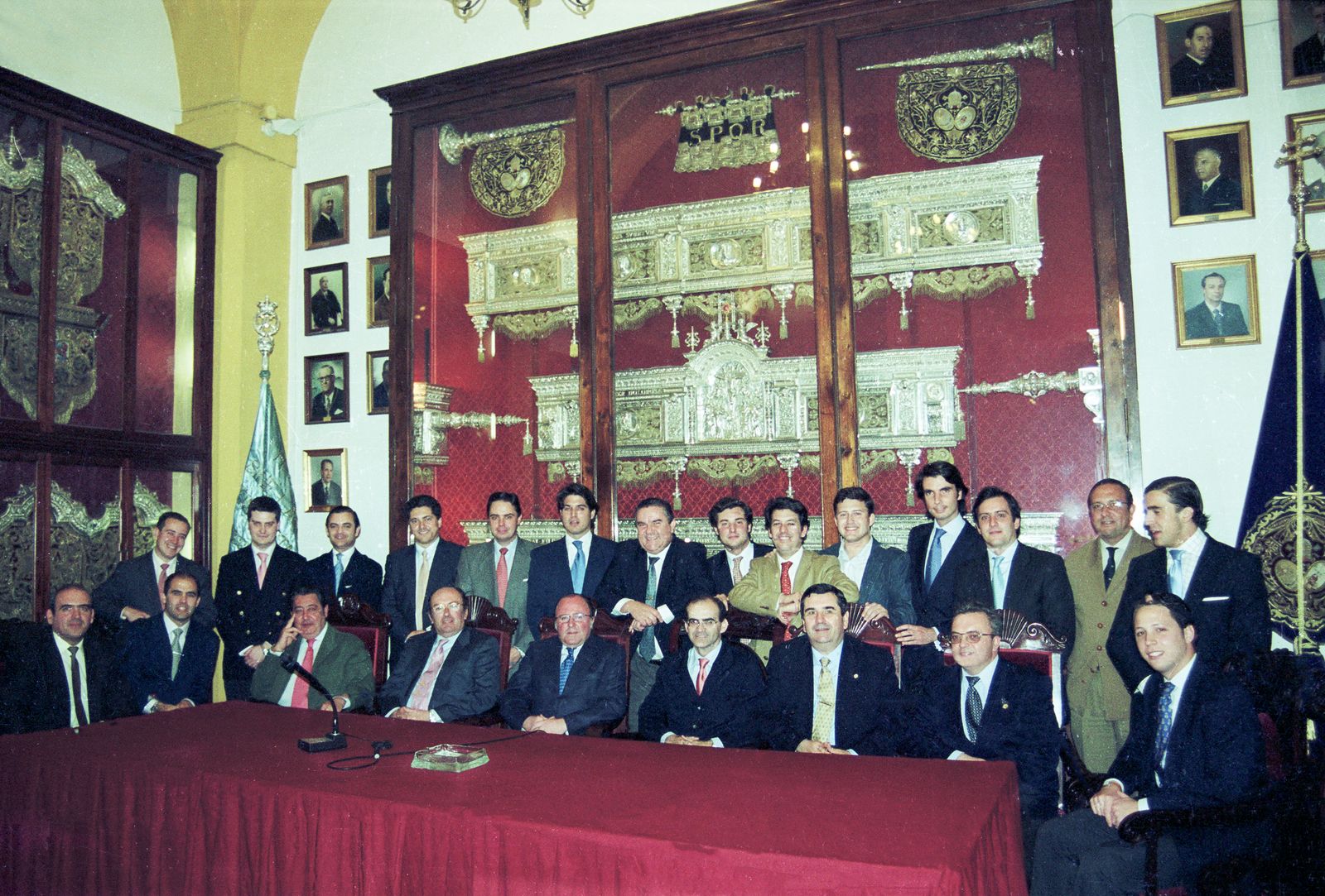 Foto conjunta de varios pregoneros universitarios.