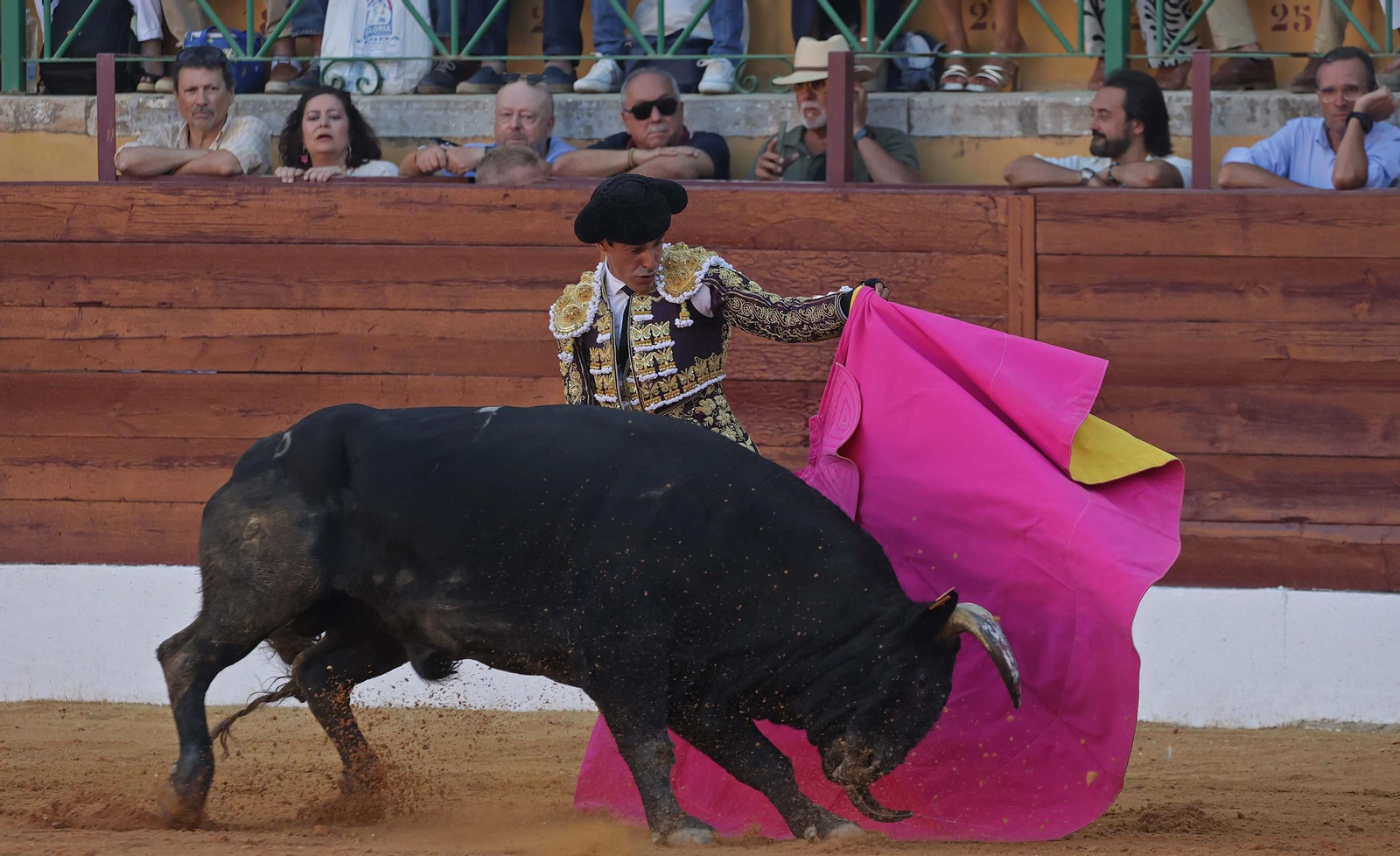 Fotos de la corrida del viernes de la Feria de La Línea: Morante de la Puebla, Talavante y David de Miranda Fotos de la corrida del viernes de la Feria de La Línea: Morante de la Puebla, Talavante y David de Miranda