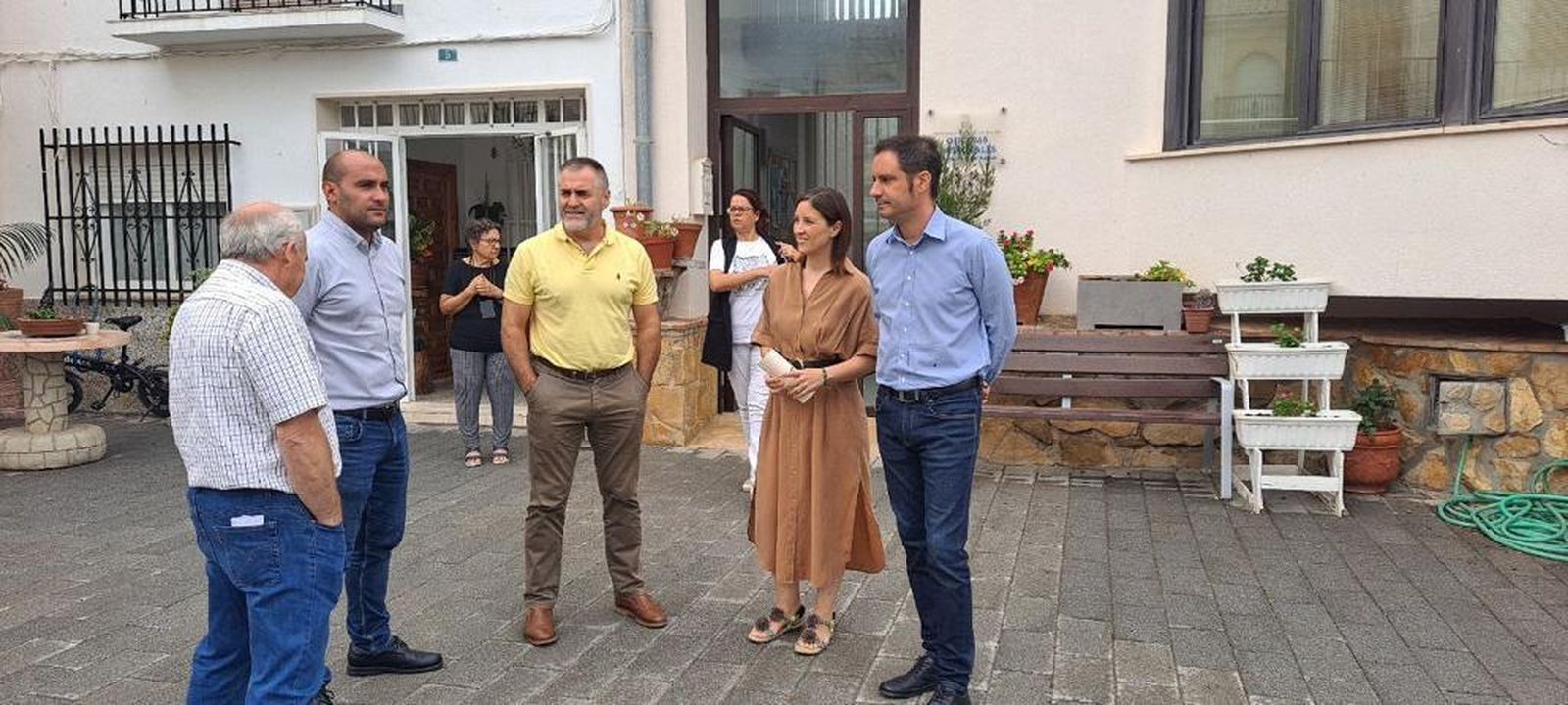 Cristina Casanueva, con los alcaldes de Nueva Carteya y Castro del Río.