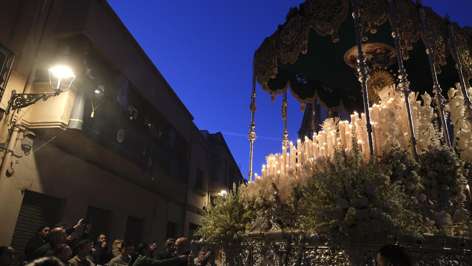 Estudiantes en la Semana Santa de Almería 2025