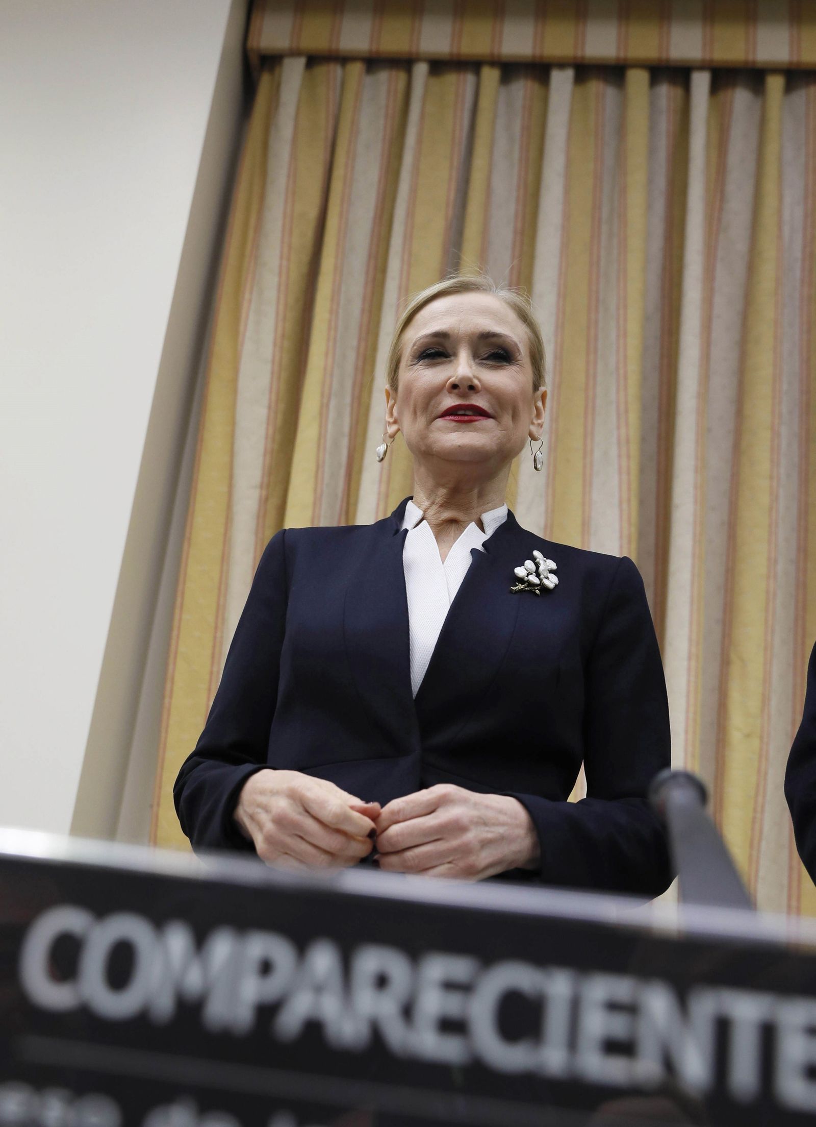 Cristina Cifuentes, poco antes de comparecer en la comisión de investigación sobre las cuentas del PP.