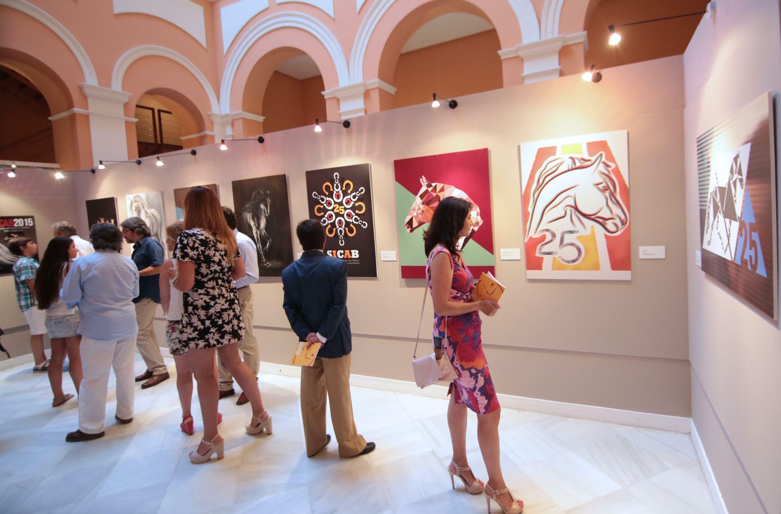 Exposición de los carteles de Sicab en el Ayuntamiento, en una edición pasada.