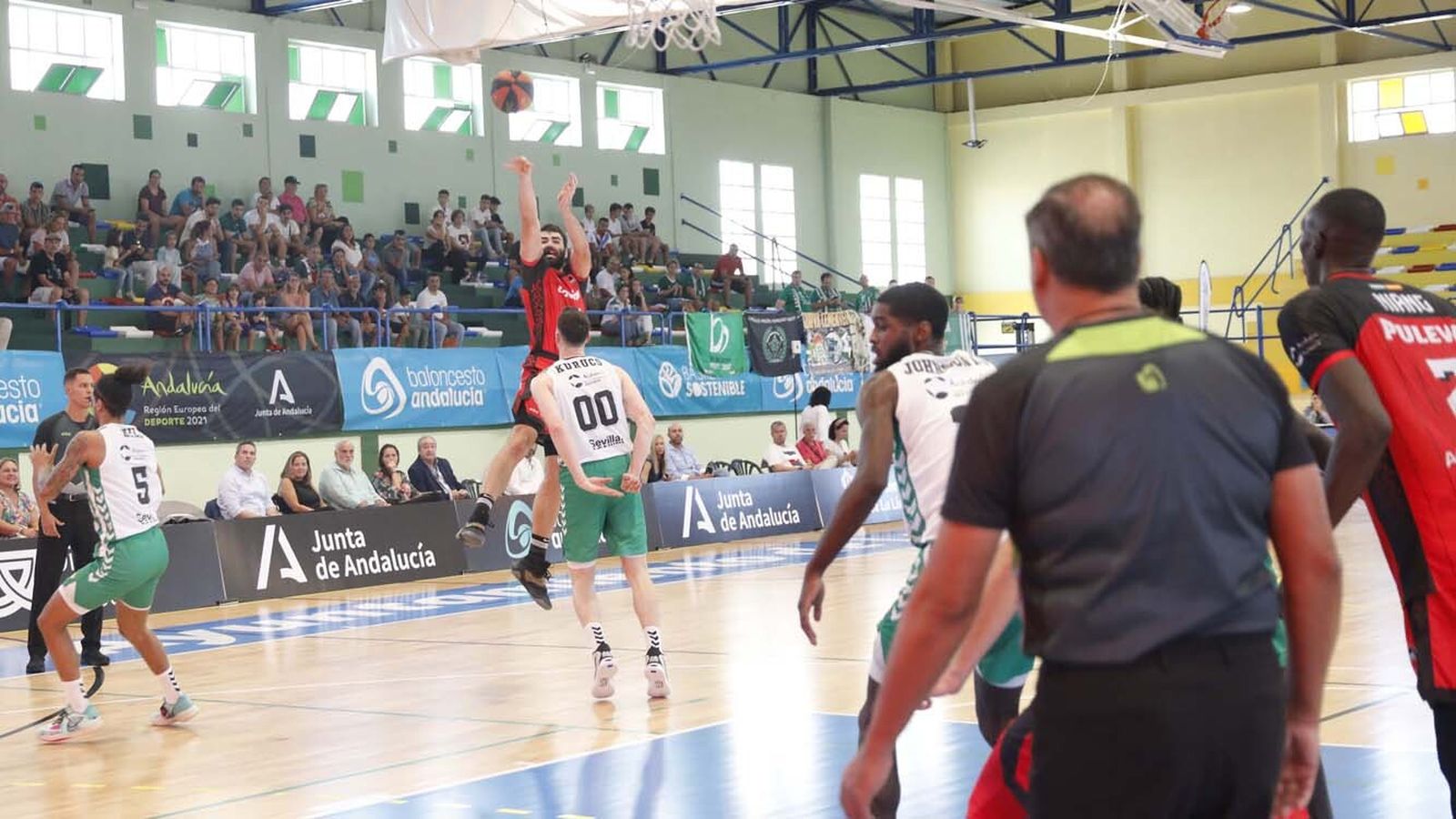 Las fotos de Real Betis - Fundación Granada en la Línea