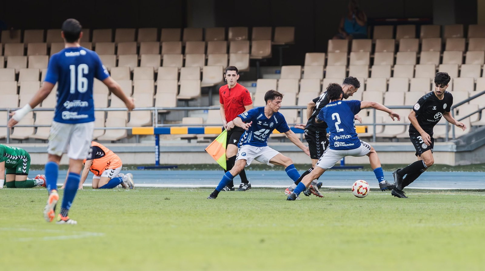 Imágenes del triunfo del Xerez DFC en el 34 Trofeo de la Vendimia