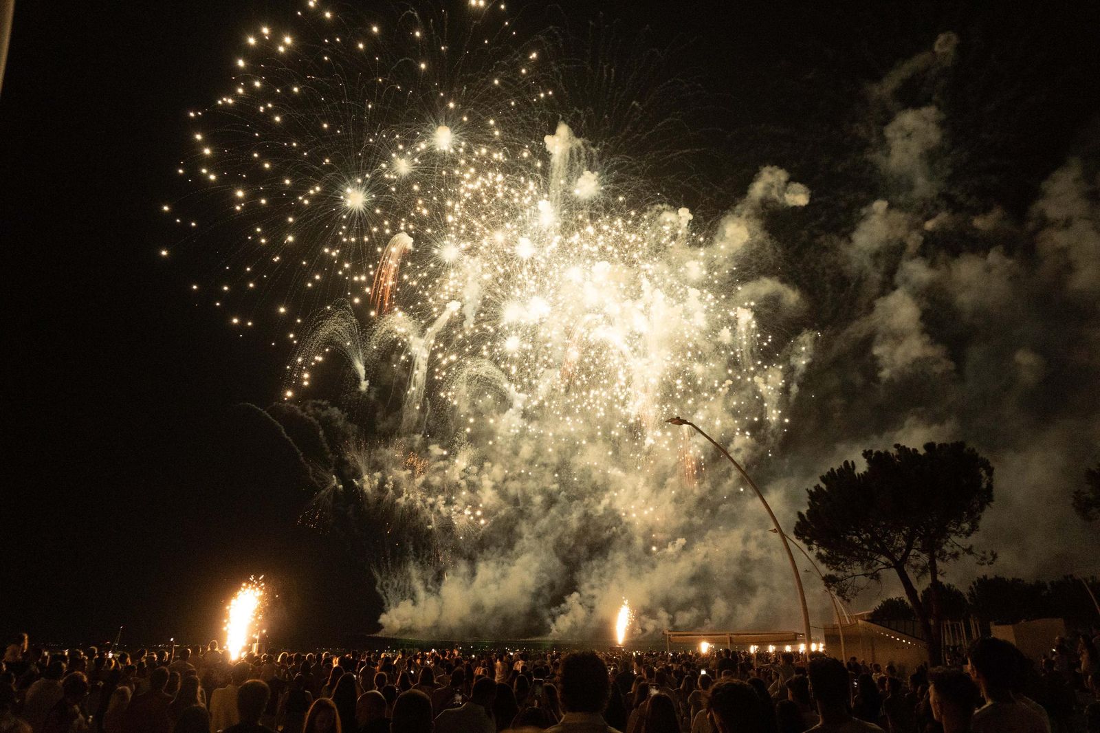 Colombinas 2025: Imágenes del ambiente el lunes 4 de agosto en las Fiestas Colombinas