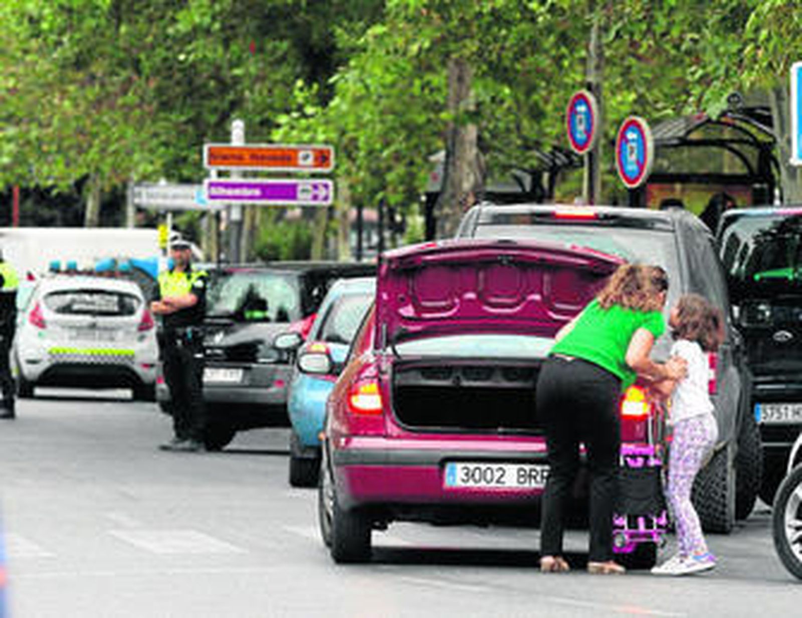 Los estacionamientos en doble fila son una de las causas más comunes que influyen en el tráfico.