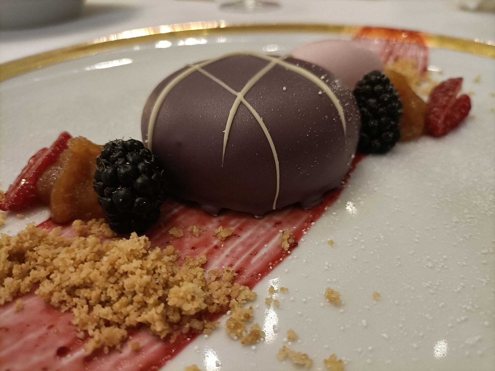 Tarta de queso con alma y cobertura de violetas de La Casa de Manolete Bistró