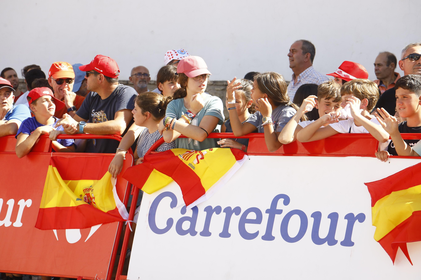El ambiente en Montilla tras la llegada de La Vuelta, en imágenes
