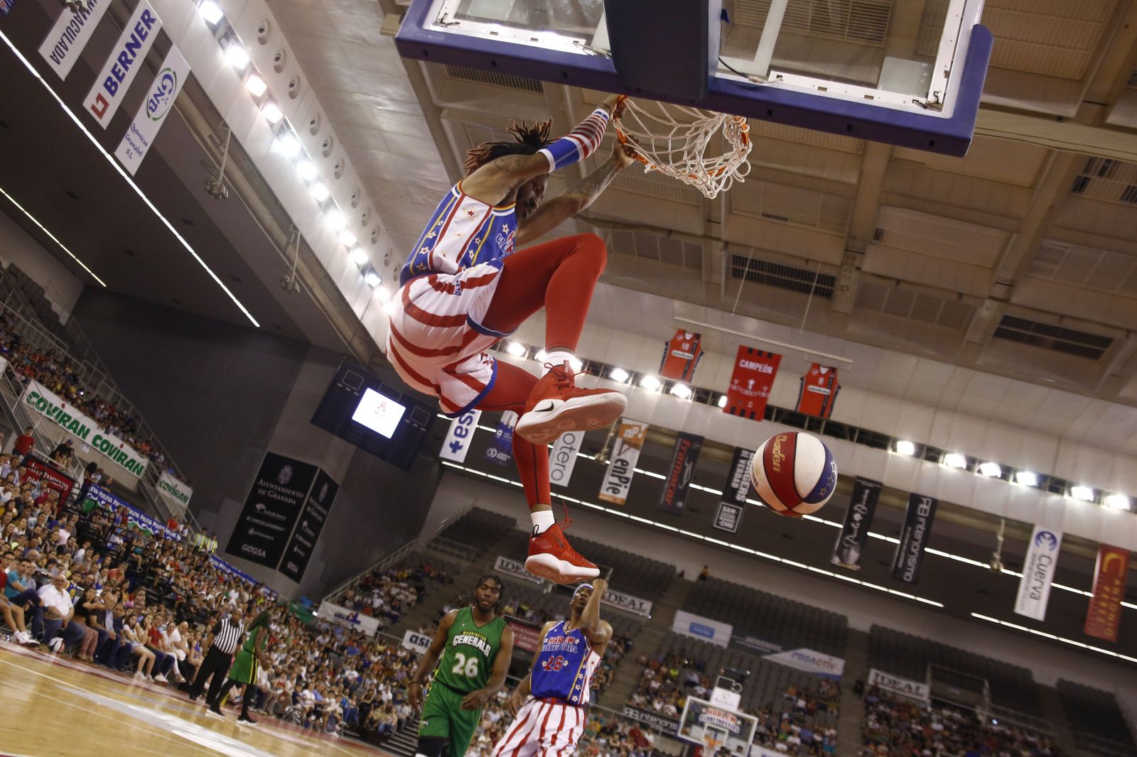 El espectáculo de los Globetrotters inunda el Palacio de Deportes