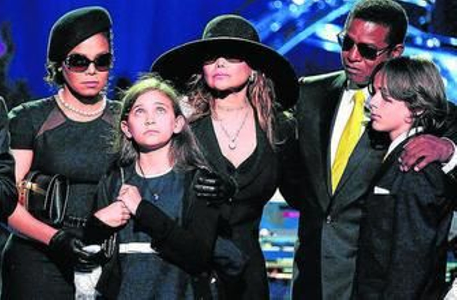 Los hijos y hermanos del artista, en el homenaje póstumo en Los Ángeles tras su muerte.