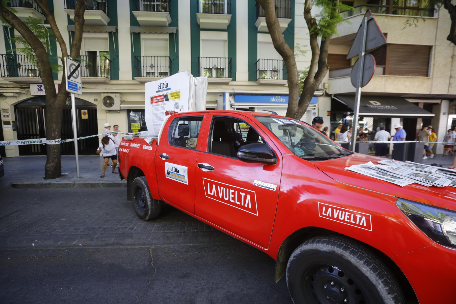 El ambiente en Montilla tras la llegada de La Vuelta, en imágenes