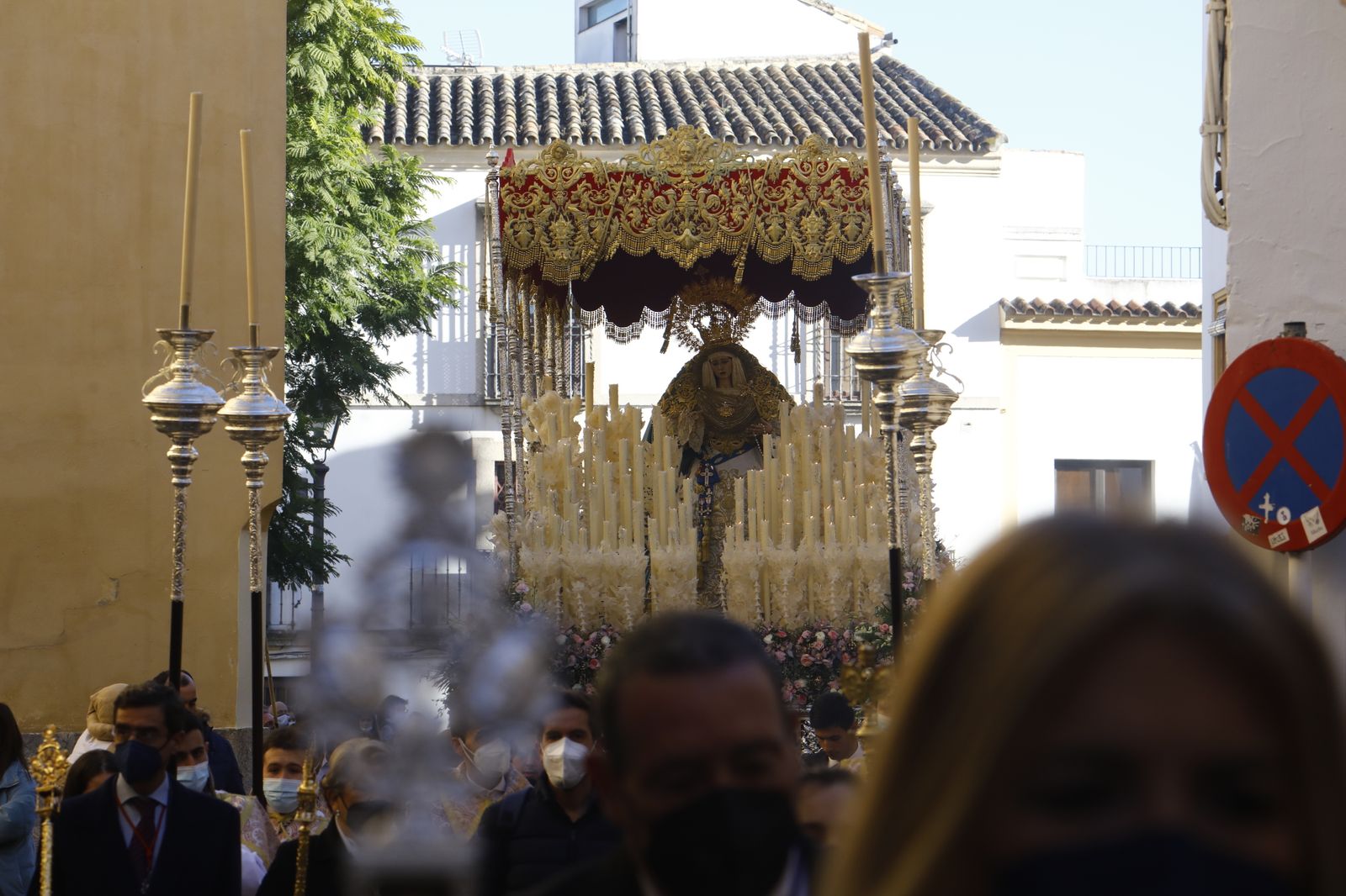 La procesión extraordinaria de la Virgen de la Salud de Córdoba, en imágenes