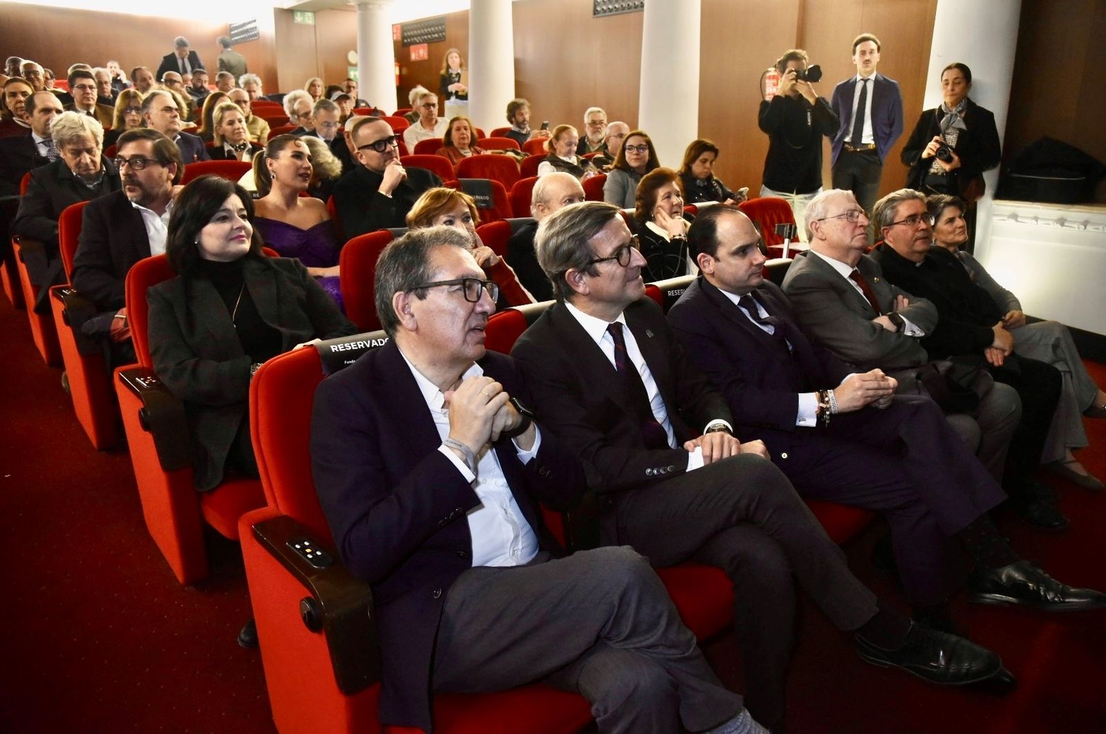 Parte del público asistente al acto de este jueves en la Fundación Cajasol.