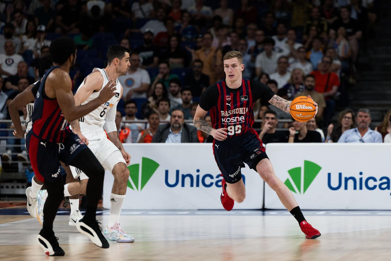 El Real Madrid sufre pero gana al Baskonia (82-76)