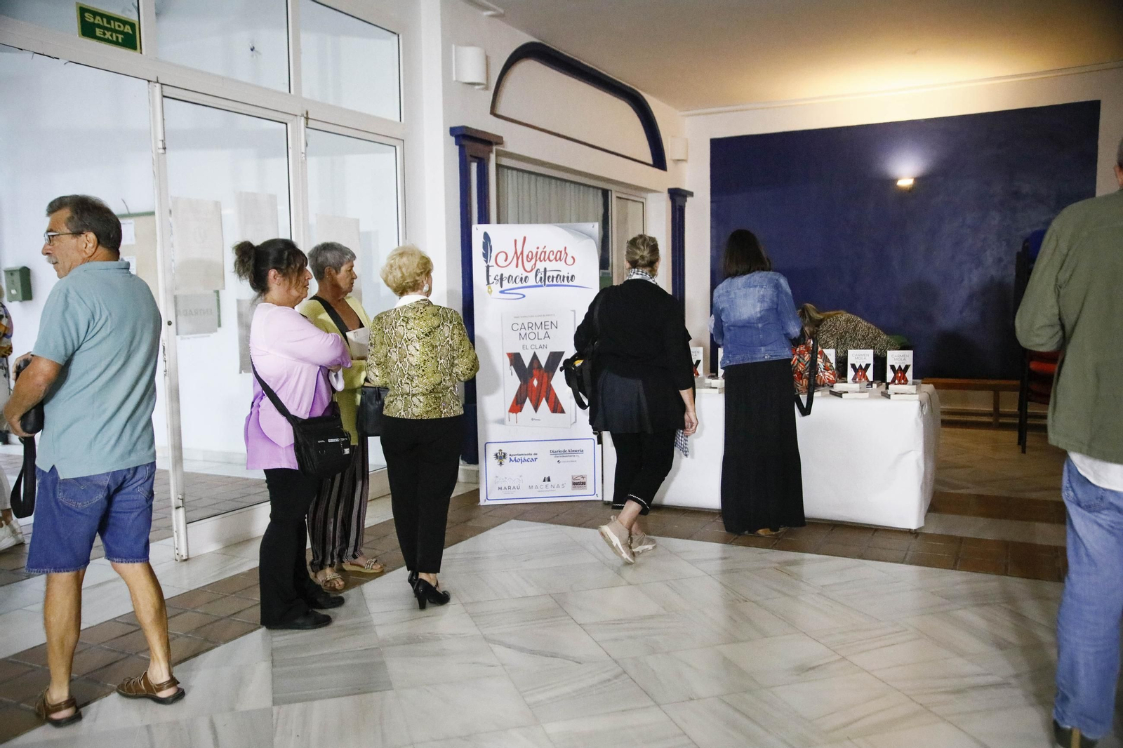 Las imágenes de la presentación del libro "El Clan" de Carmen Mola en Mojácar