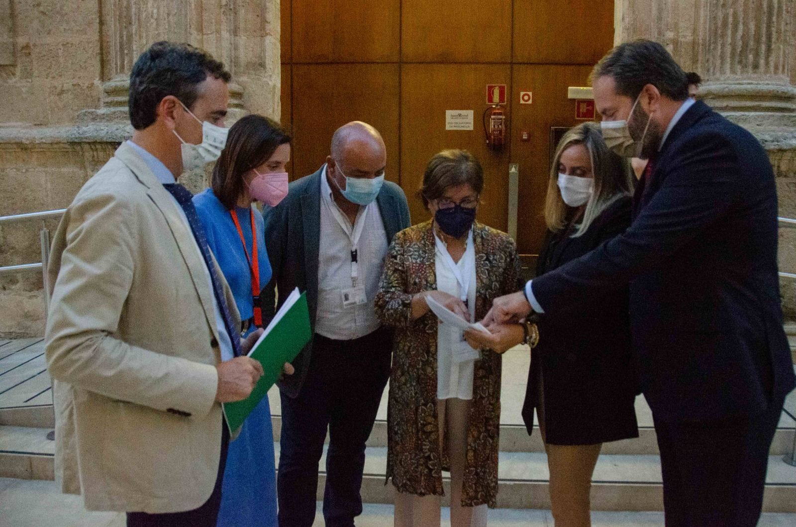 La alcaldesa de Villanueva de Córdoba, el centro, con la consejera de Fomento, Mari Fran Carazo.