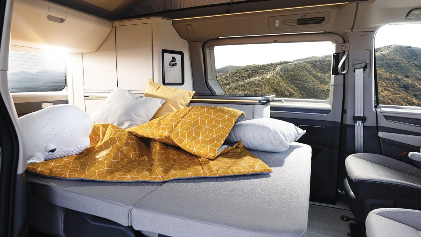 La transformación de los asientos traseros en cama permite disponer de lugares para que cuatro ocupantes puedan dormir.