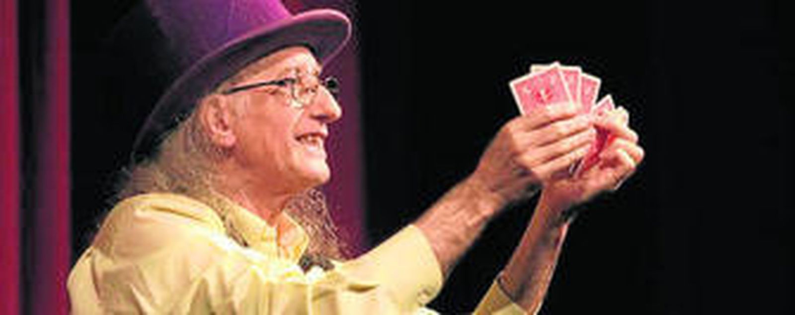 Humor ácido y sarcasmo en el último espectáculo del onubense Pedro Reyes