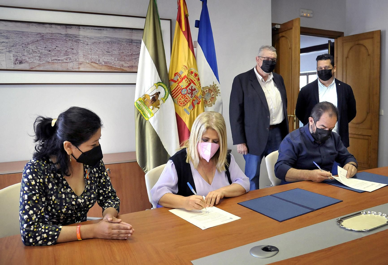 Mamen Sánchez, en la firma del protocolo de colaboración con la Fraternidad de Iglesias Evangélicas.