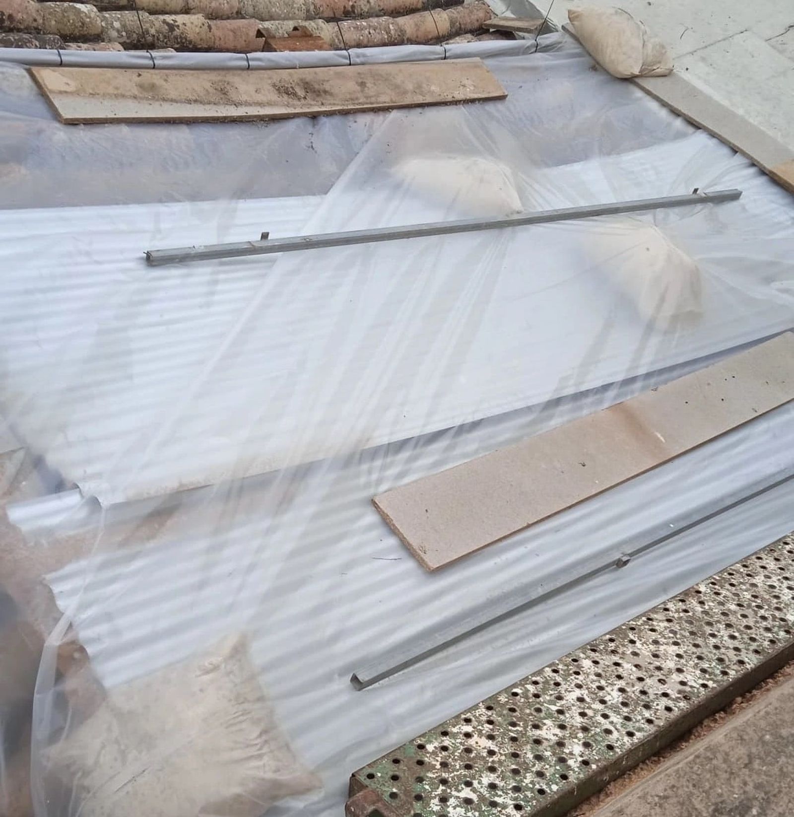 Daños en la cubierta de la Capilla de las Animas de la Parroquia de Santa María de la O en Sanlúcar.